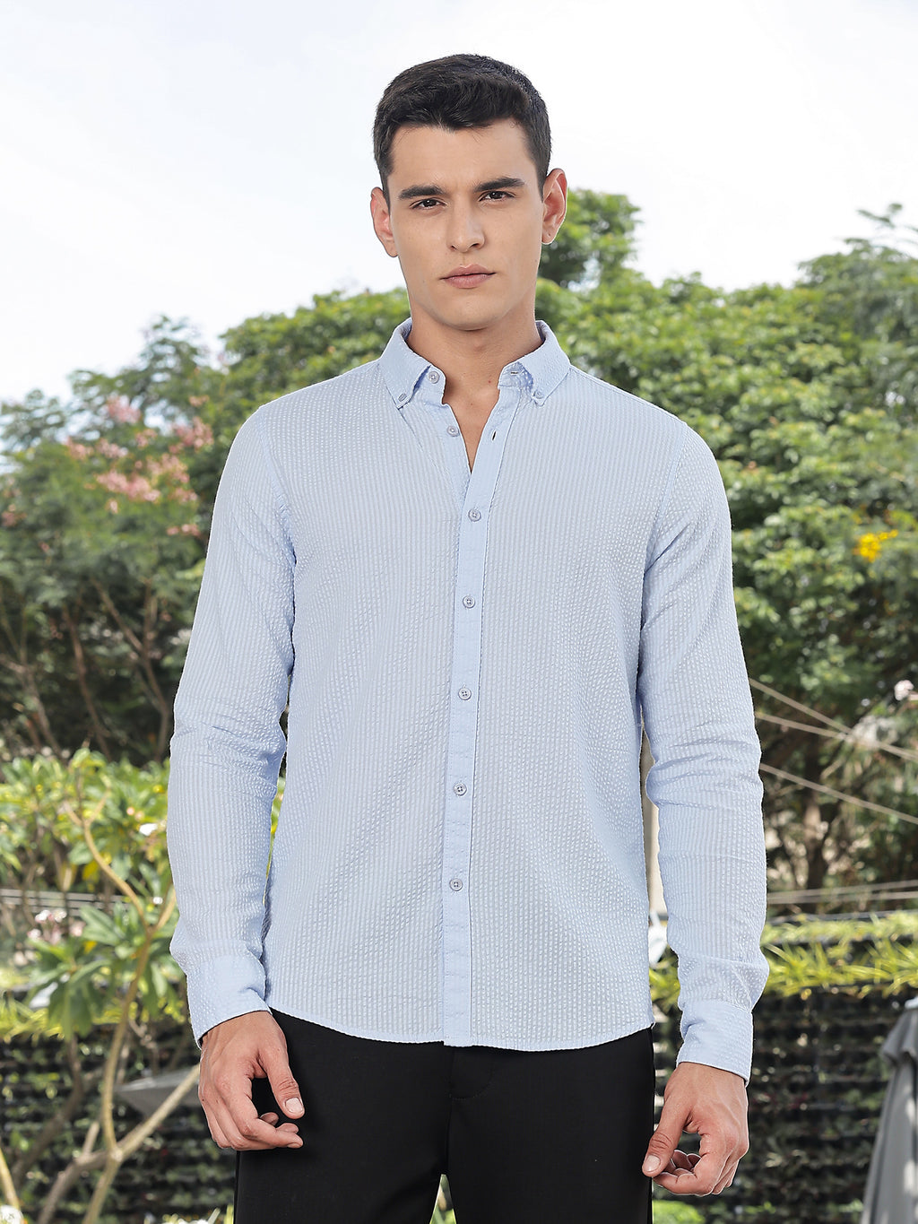 Thomas Scott Men Sky Blue Slim Fit Long Sleeves Button-Down Collar Seersucker Shirt
