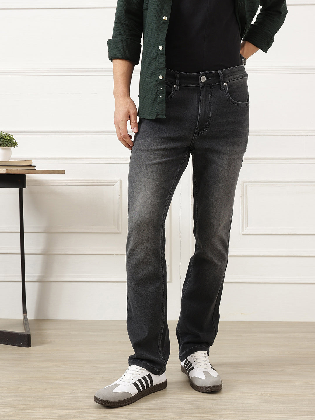 Black Smart Straight Fit Mid-Rise Clean Look Stretchable Jeans For Men