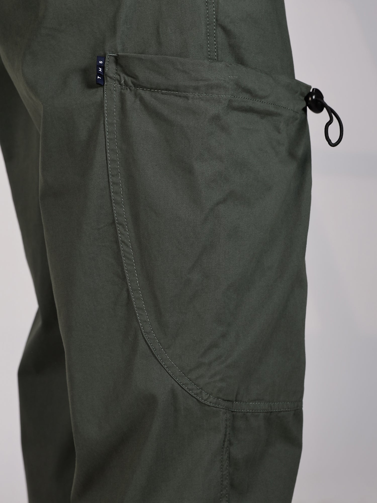 Thomas Scott Men Olive Mid-Rise Straight Fit Woven Cargo Trousers