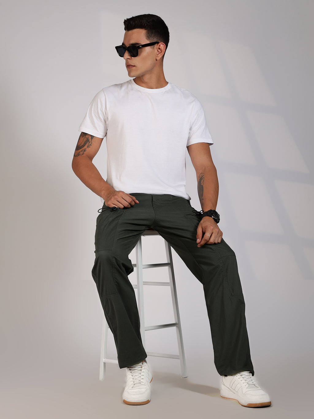 Thomas Scott Men Olive Mid-Rise Straight Fit Woven Cargo Trousers