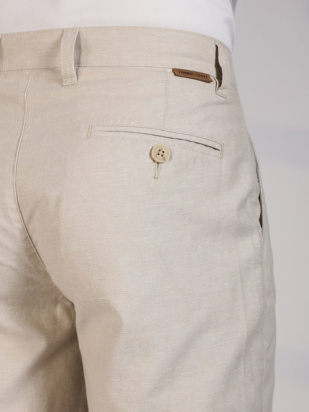 Thomas Scott Men Cream Mid-Rise Regular Fit Woven Linen Chino Shorts