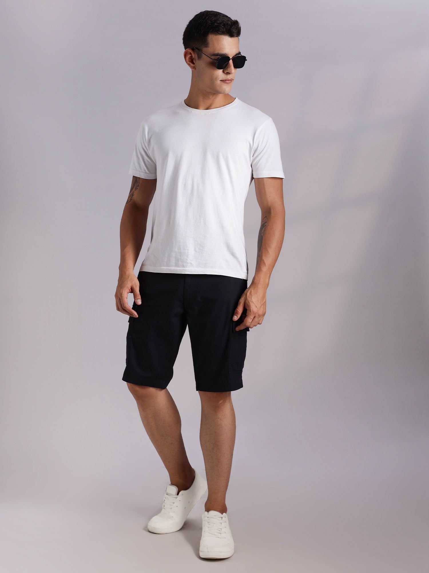 Thomas Scott Men Black Mid-Rise Regular Fit Solid Woven Linen Cargo Shorts