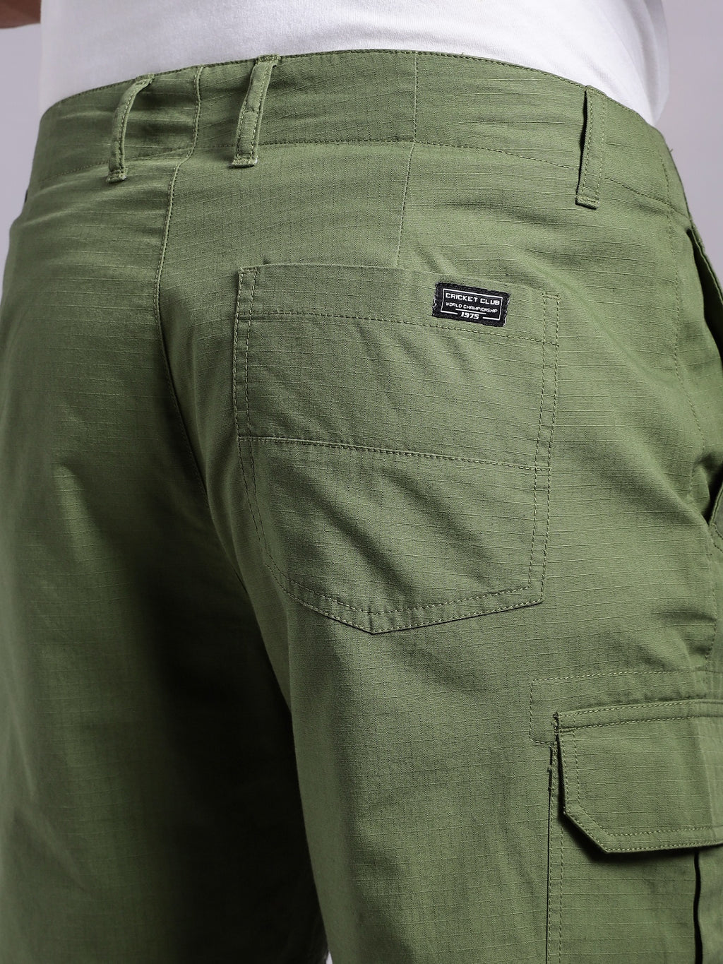 Thomas Scott Men Green Mid-Rise Regular Fit Solid Woven Cargo Shorts