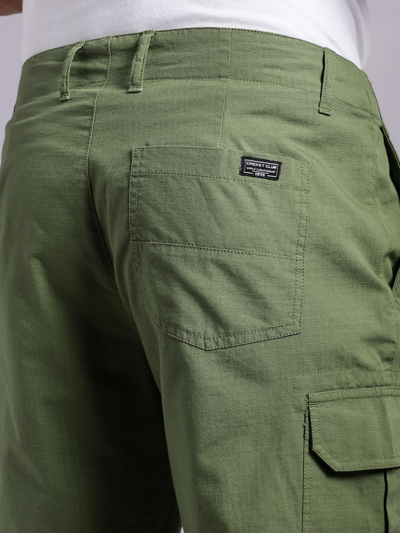 Thomas Scott Men Green Mid-Rise Regular Fit Solid Woven Cargo Shorts