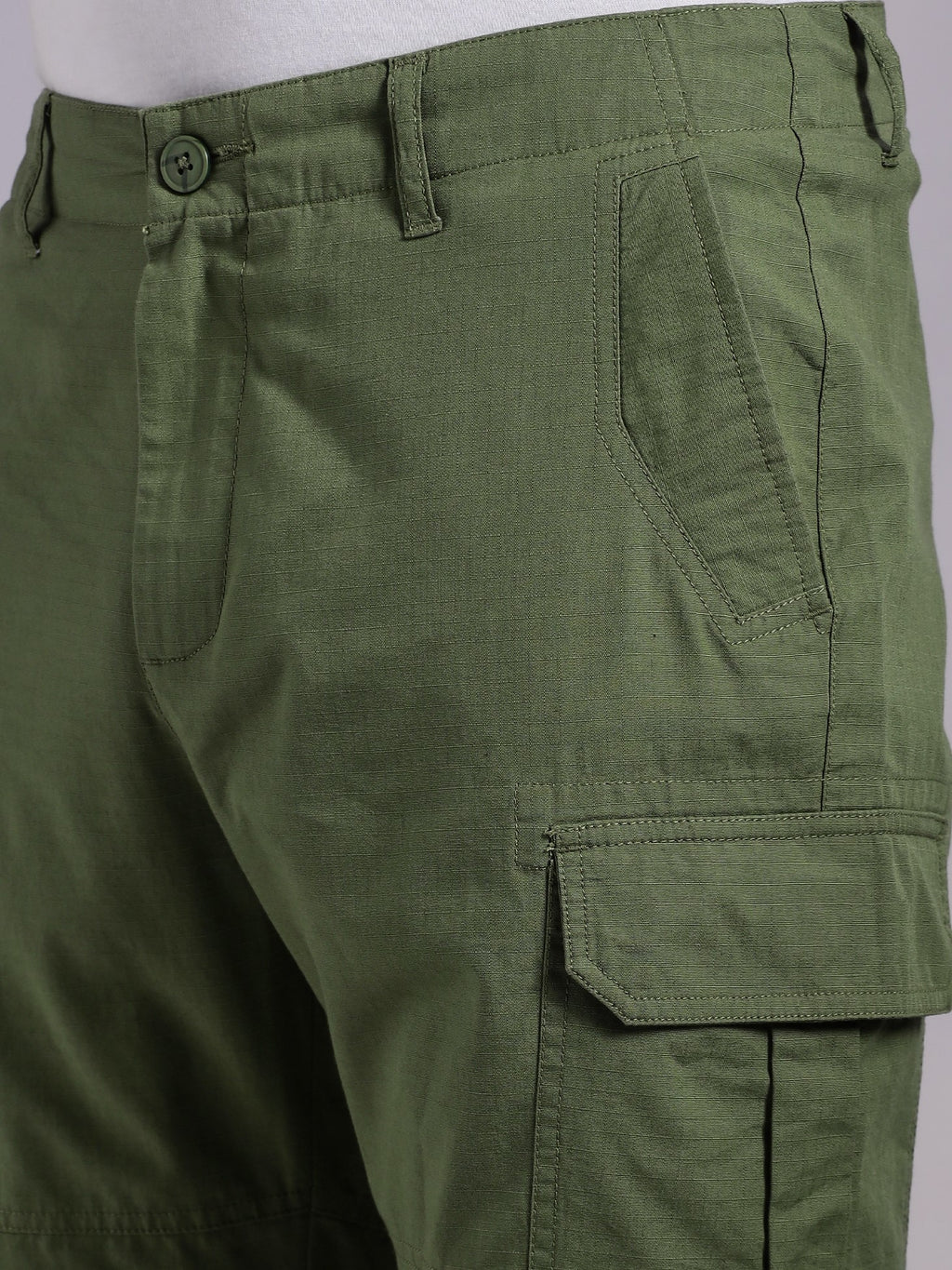 Thomas Scott Men Green Mid-Rise Regular Fit Solid Woven Cargo Shorts