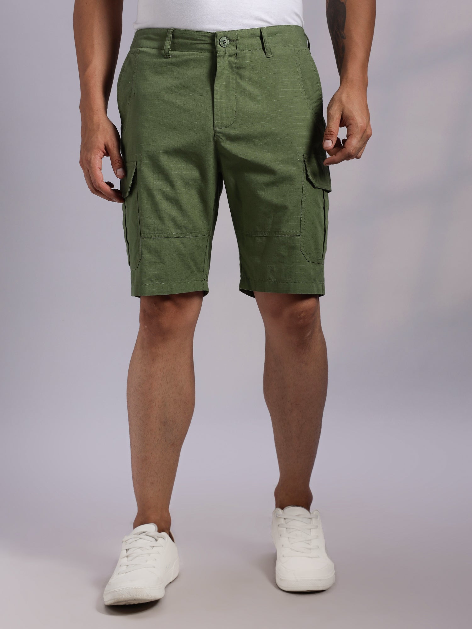 Thomas Scott Men Green Mid-Rise Regular Fit Solid Woven Cargo Shorts
