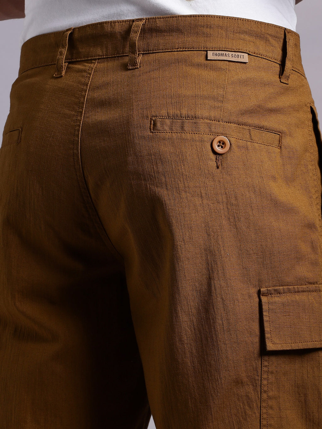 Thomas Scott Men Brown Mid-Rise Regular Fit Solid Woven Linen Cargo Shorts