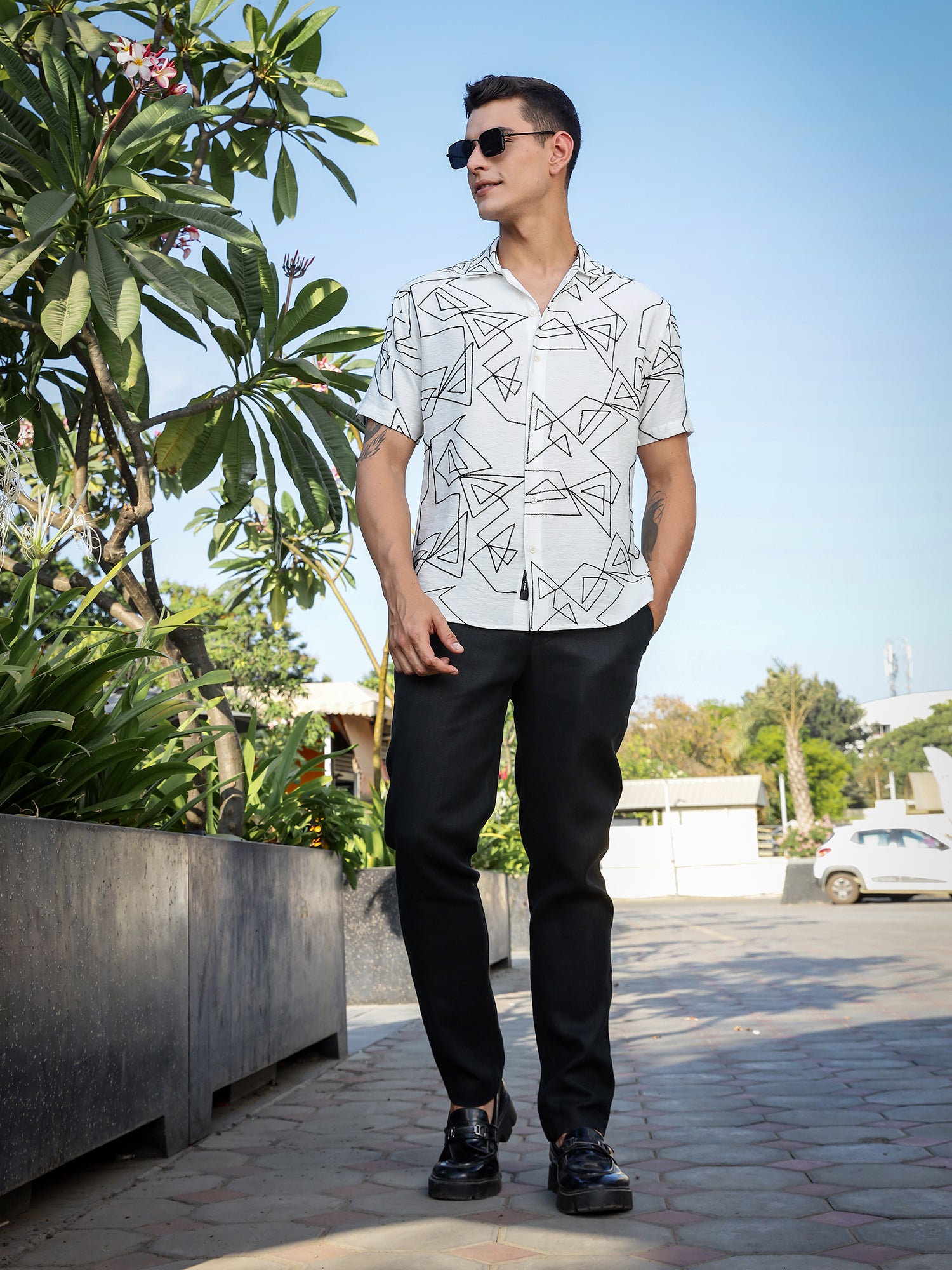 Thomas Scott Men White Regular Fit Short Sleeves Spread Collar Embroidered Shirt