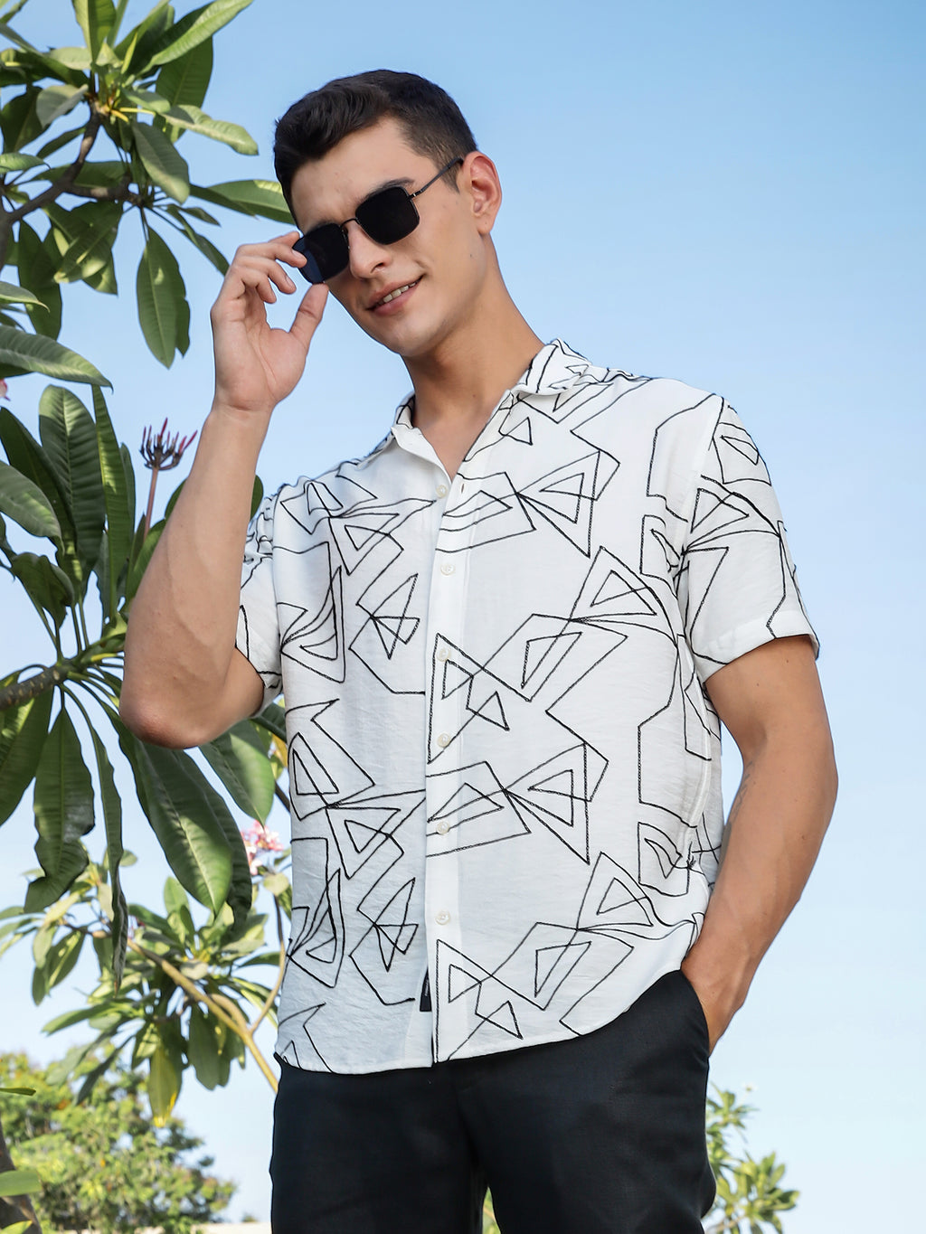 Thomas Scott Men White Regular Fit Short Sleeves Spread Collar Embroidered Shirt