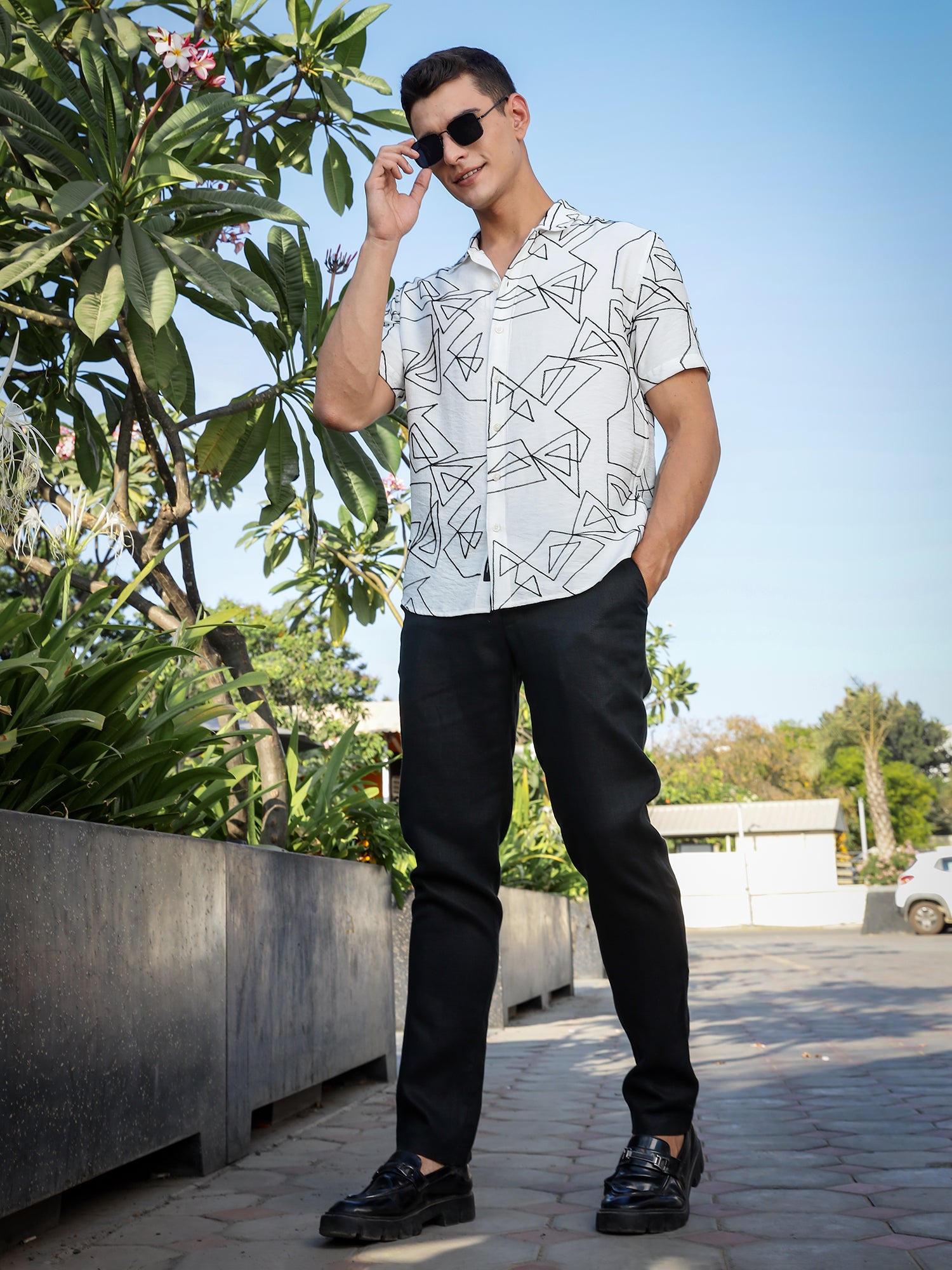 Thomas Scott Men White Regular Fit Short Sleeves Spread Collar Embroidered Shirt