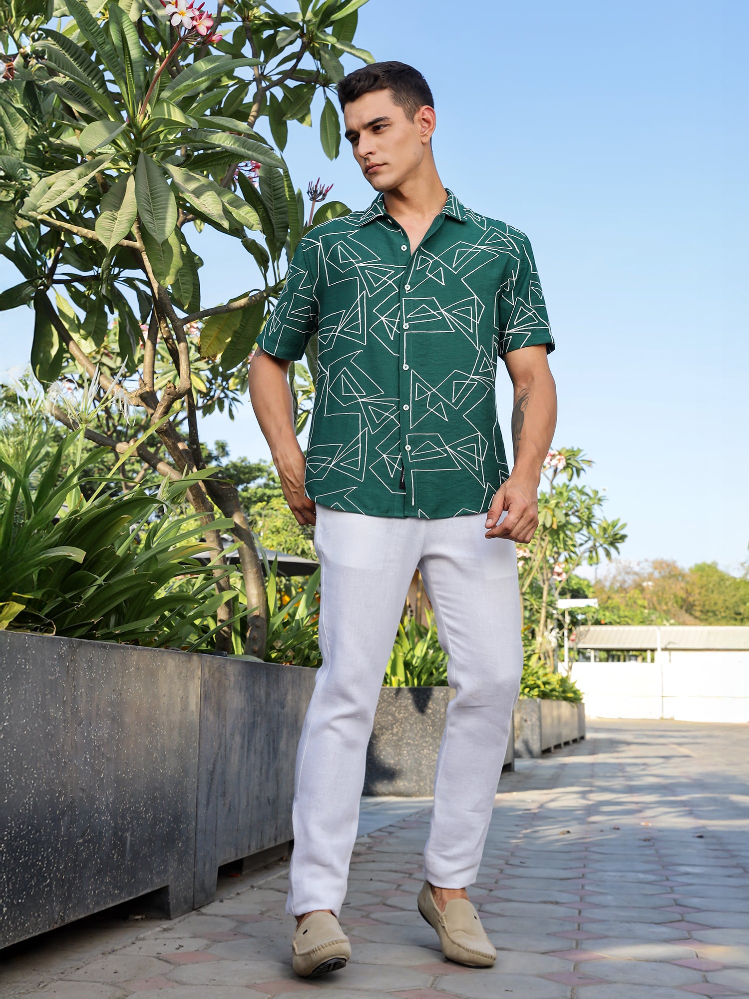Thomas Scott Men Green Regular Fit Short Sleeves Spread Collar Embroidered Shirt