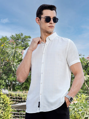 Thomas Scott Men White Slim Fit Short Sleeves Windowpane Checks Woven Casual Shirt