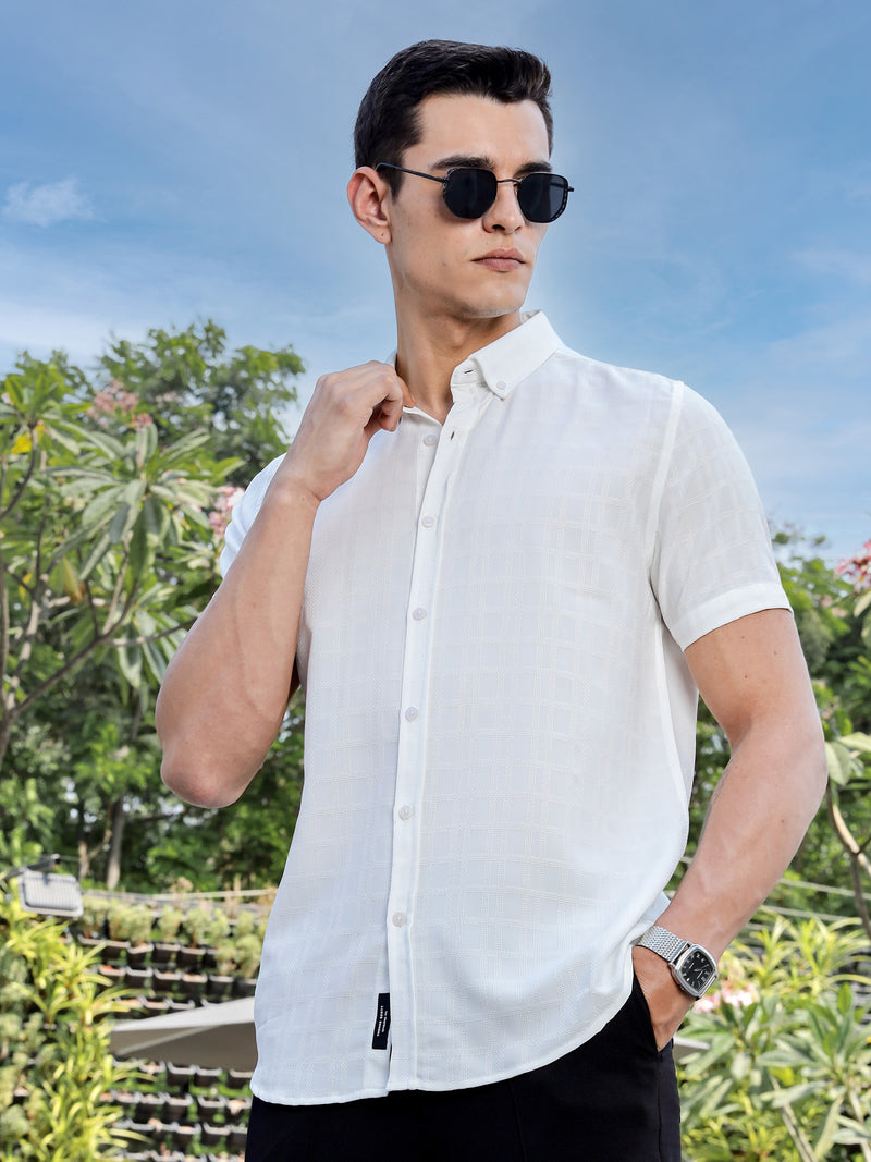 Thomas Scott Men White Slim Fit Short Sleeves Windowpane Checks Woven Casual Shirt