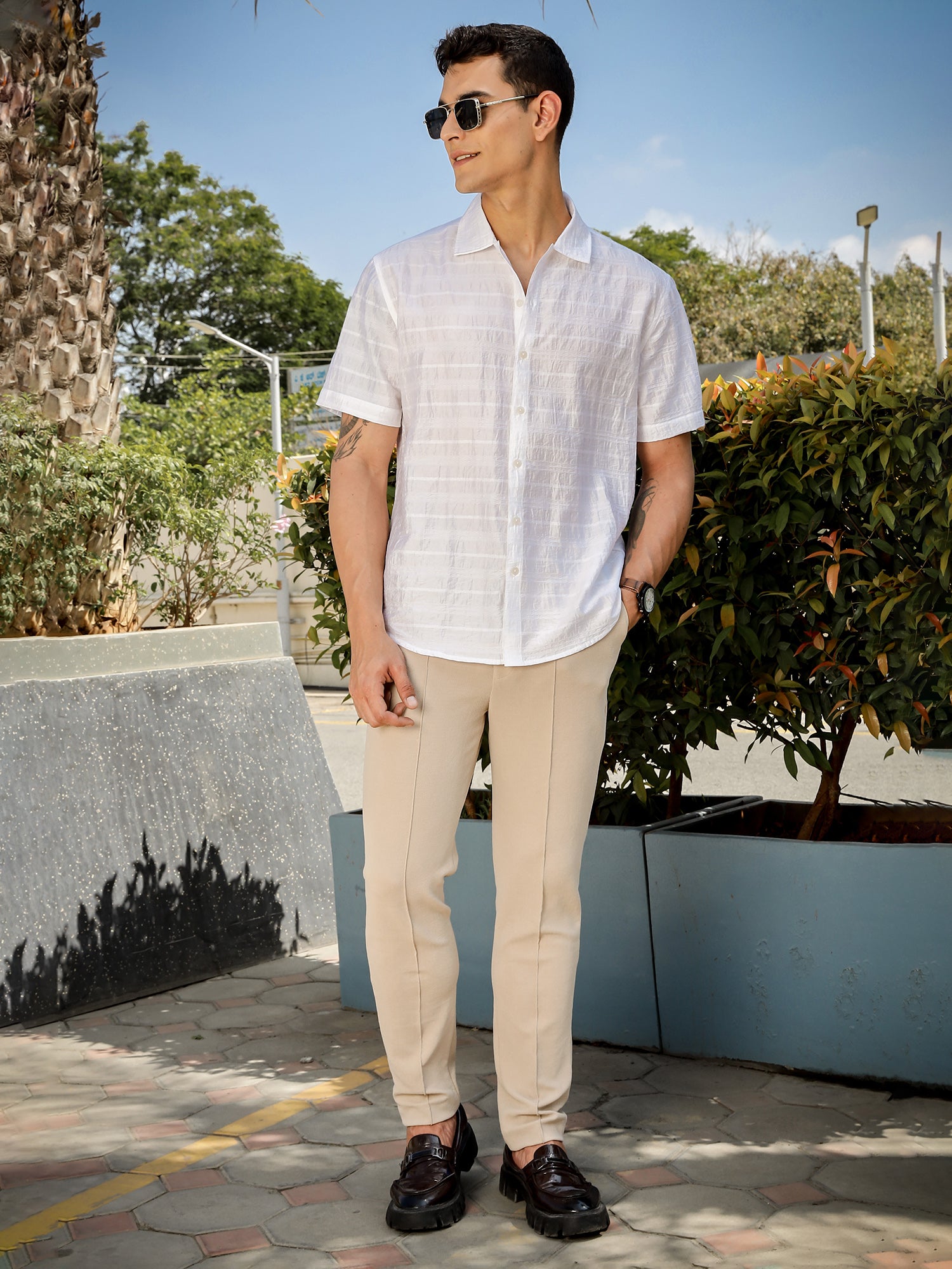 Thomas Scott Men White Slim Fit Short Sleeves Horizontal Stripes Casual Shirt