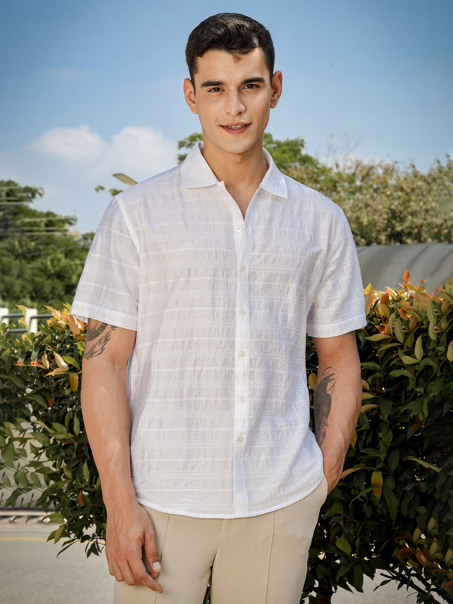 Thomas Scott Men White Slim Fit Short Sleeves Horizontal Stripes Casual Shirt