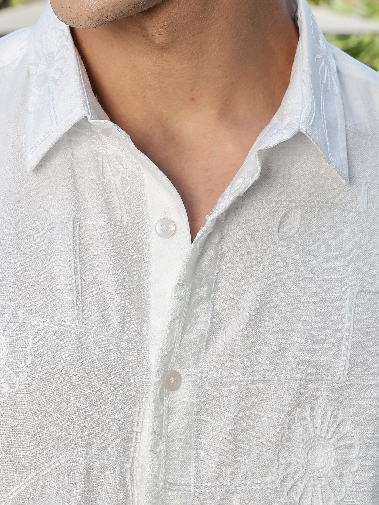 Thomas Scott Men White Regular Fit Long Sleeves Cutaway Collar Embroidered Shirt