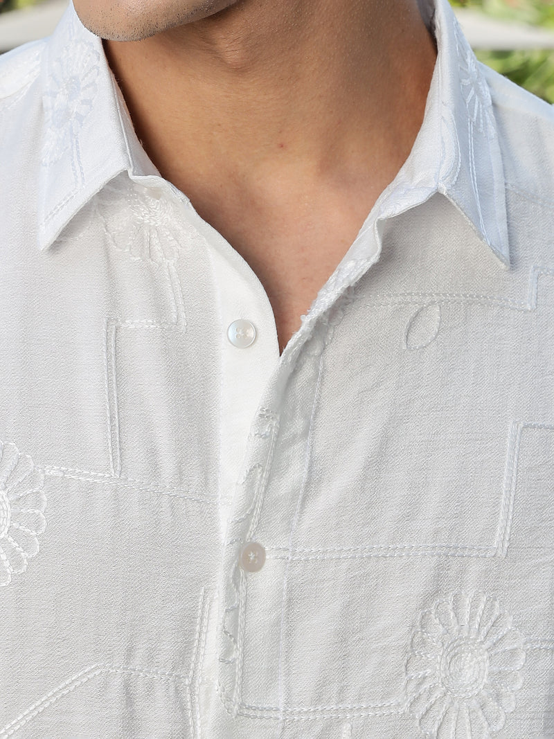 Thomas Scott Men White Regular Fit Long Sleeves Cutaway Collar Embroidered Shirt