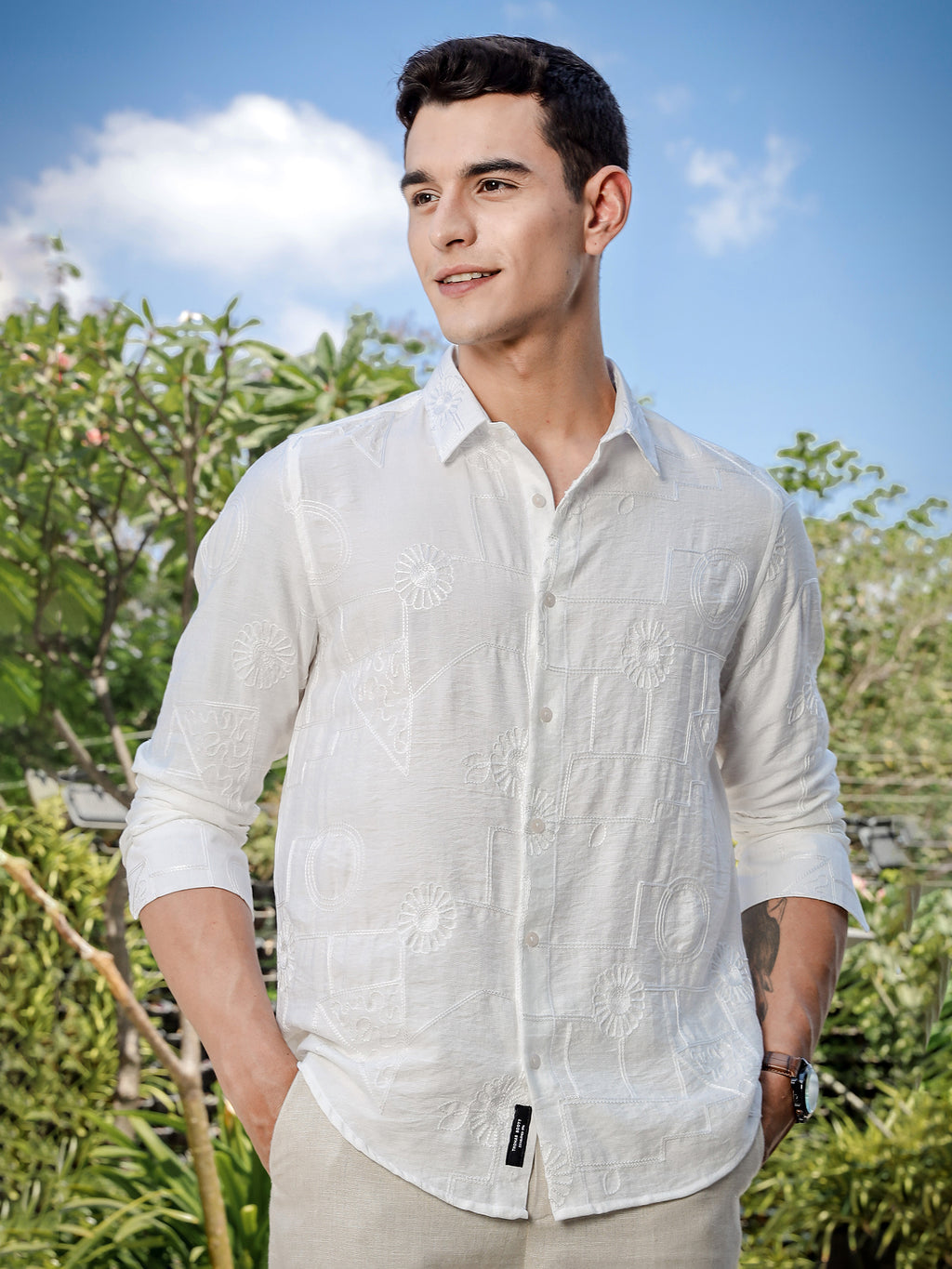 Thomas Scott Men White Regular Fit Long Sleeves Cutaway Collar Embroidered Shirt