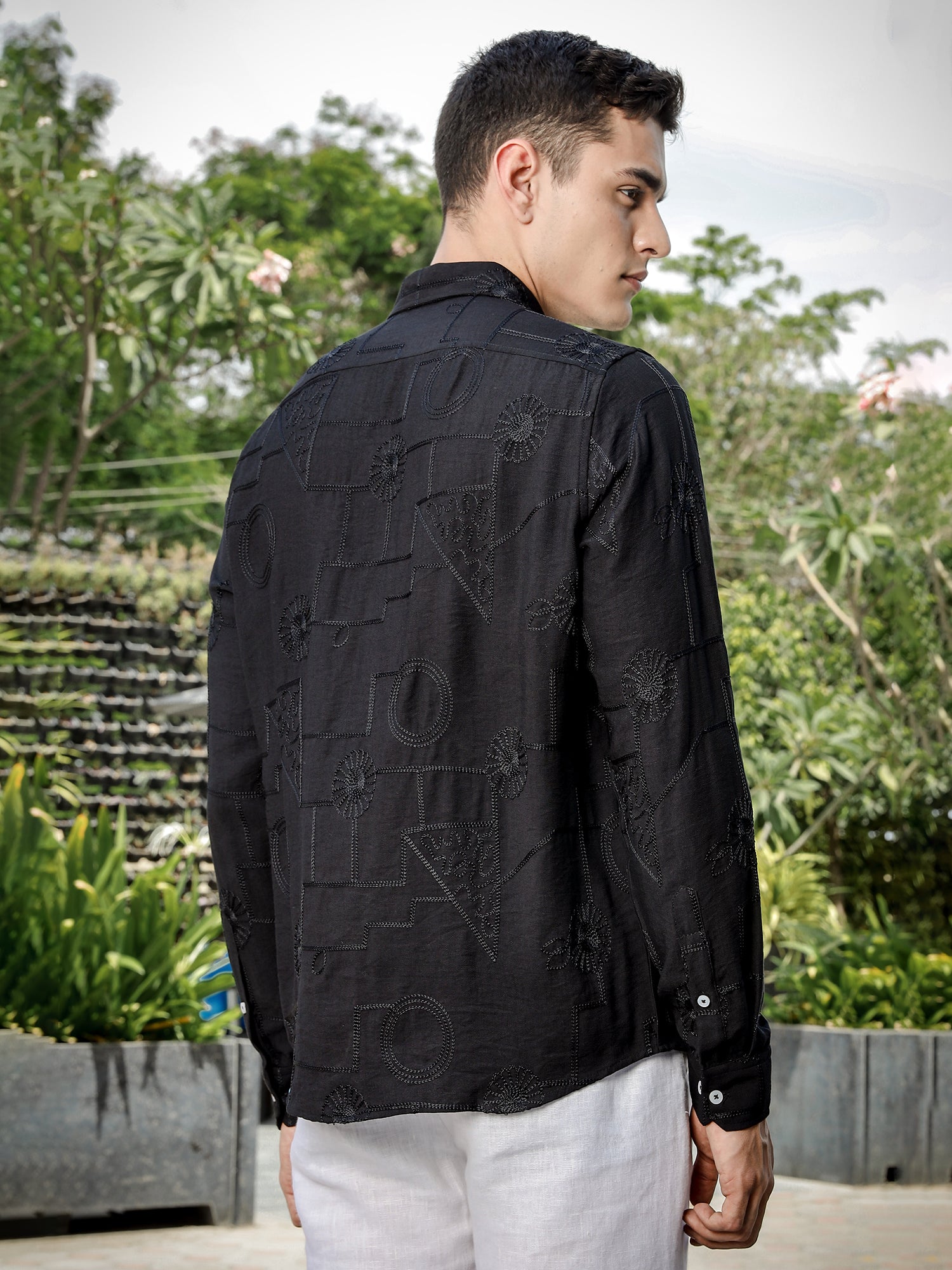 Thomas Scott Men Black Regular Fit Long Sleeves Cutaway Collar Embroidered Shirt