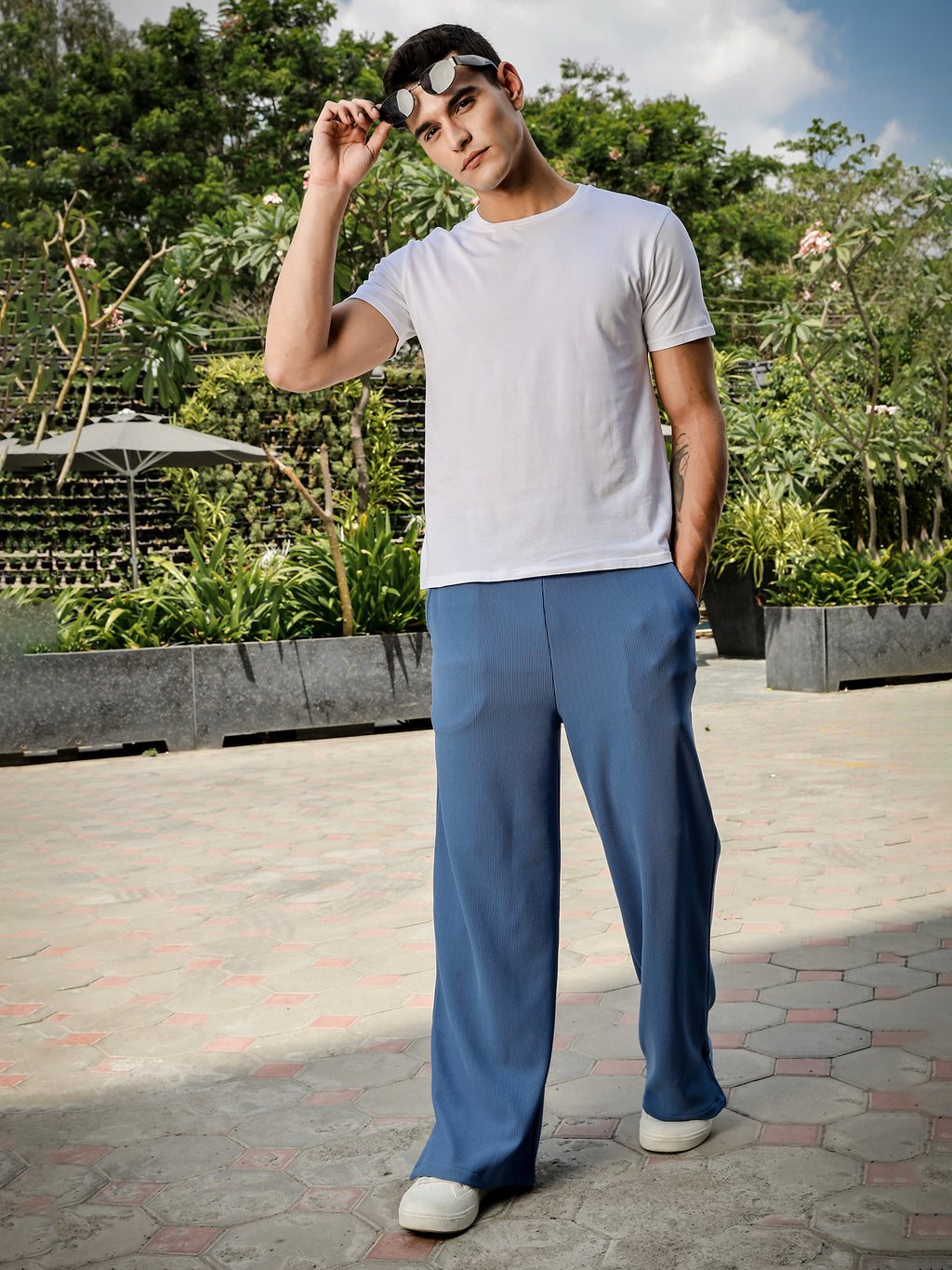 Thomas Scott Men MidBlue Mid-Rise Loose Fit Solid Knitted Parallel Trousers