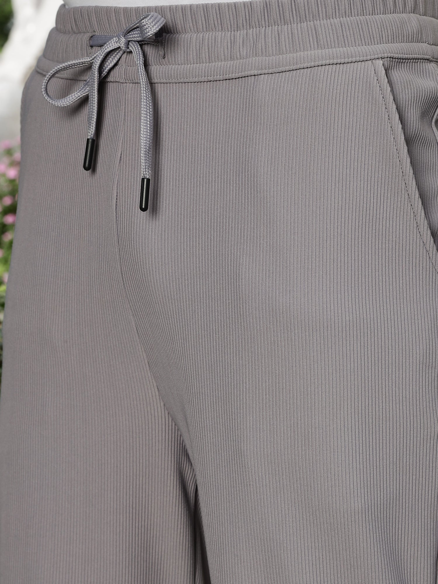 Thomas Scott Men Grey Mid-Rise Loose Fit Solid Knitted Parallel Trousers
