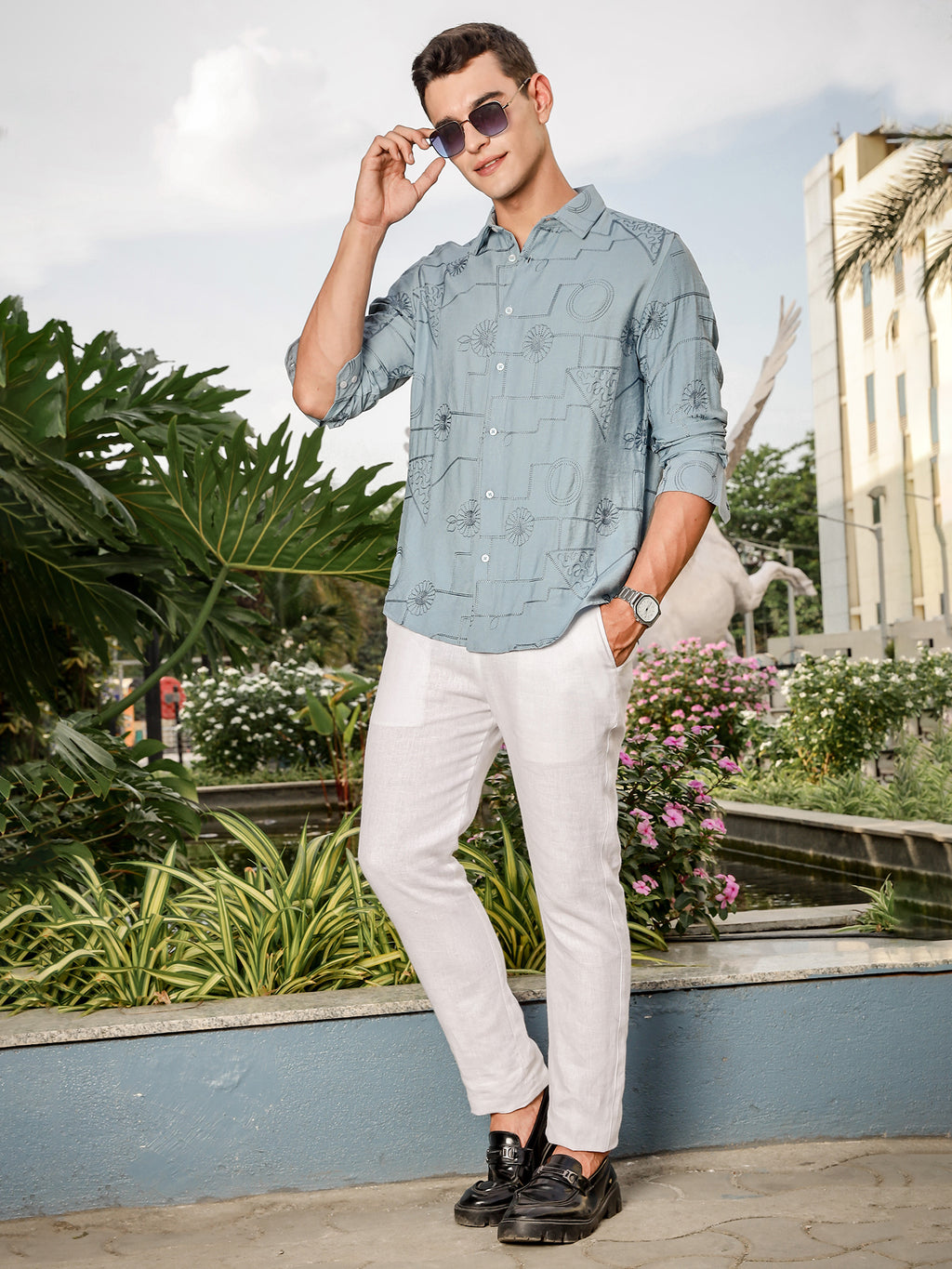 Thomas Scott Men Blue Regular Fit Long Sleeves Cutaway Collar Embroidered Shirt