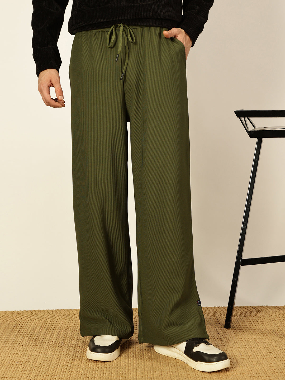 Thomas Scott Men Mid-Rise Loose Fit Parallel Trousers