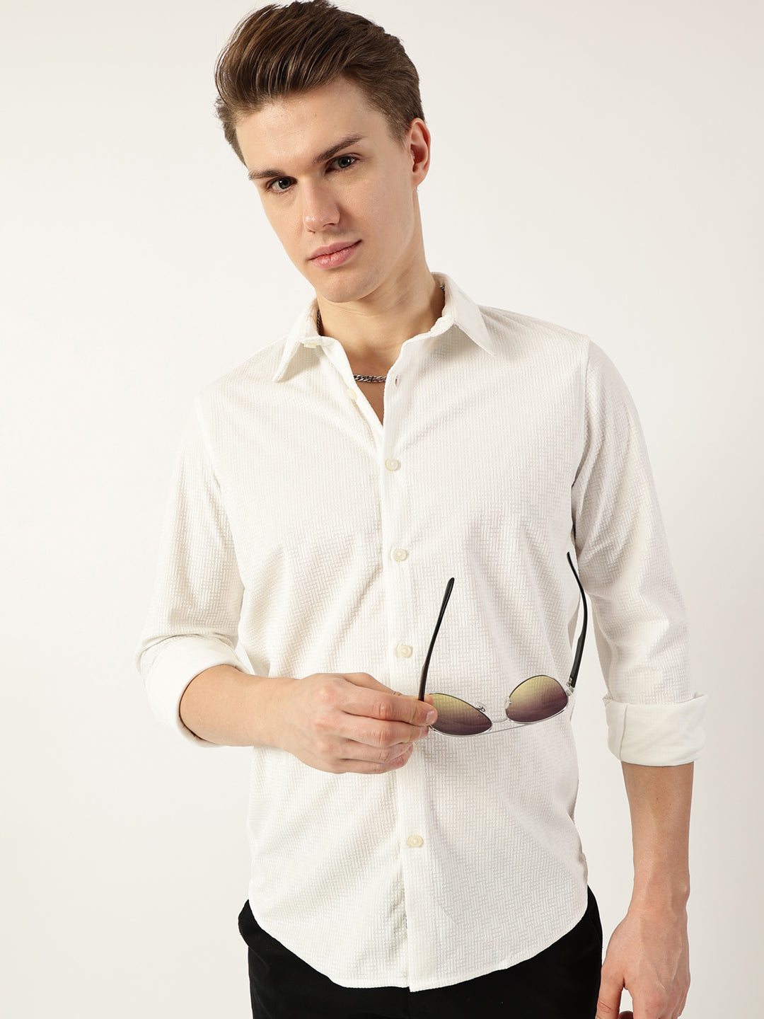 Thomas Scott Men White Classic Spread Collar Textured Solid Slim Fit Casual Shirt