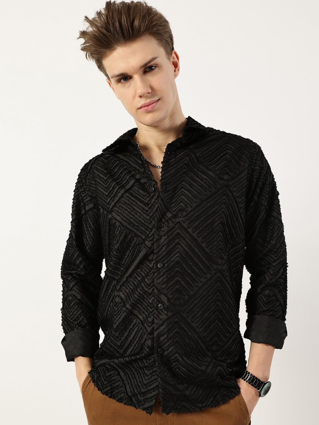 Thomas Scott Men Black Premium Spread Collar Textured Solid Slim Fit Casual Shirt