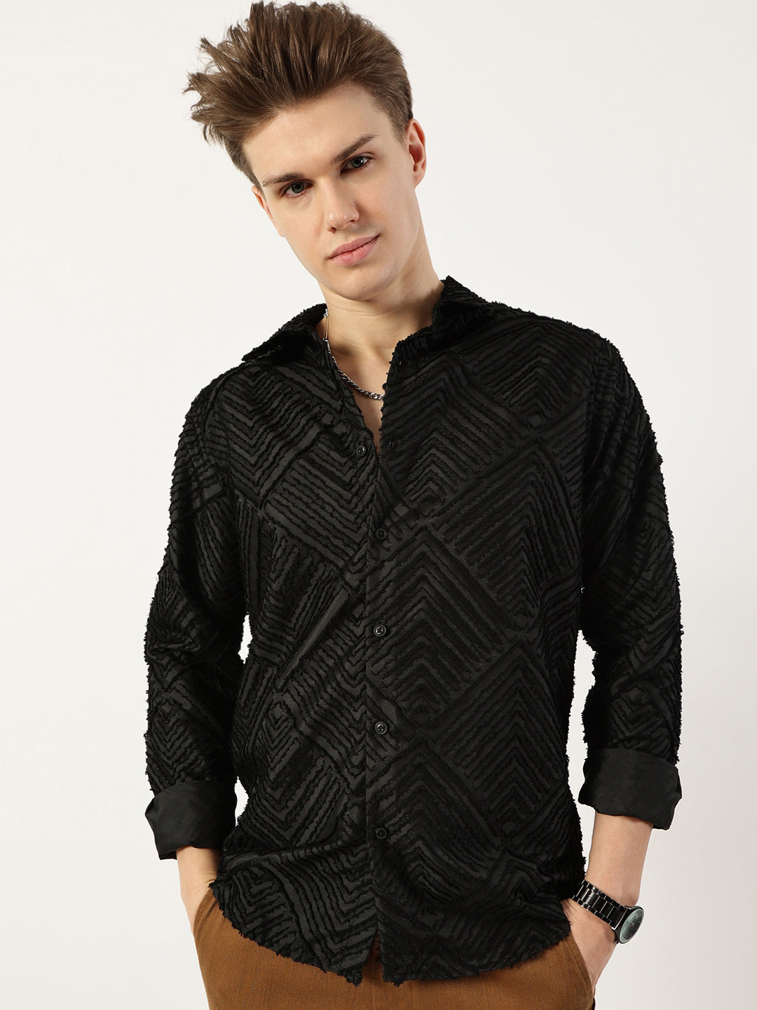 Thomas Scott Men Black Premium Spread Collar Textured Solid Slim Fit Casual Shirt