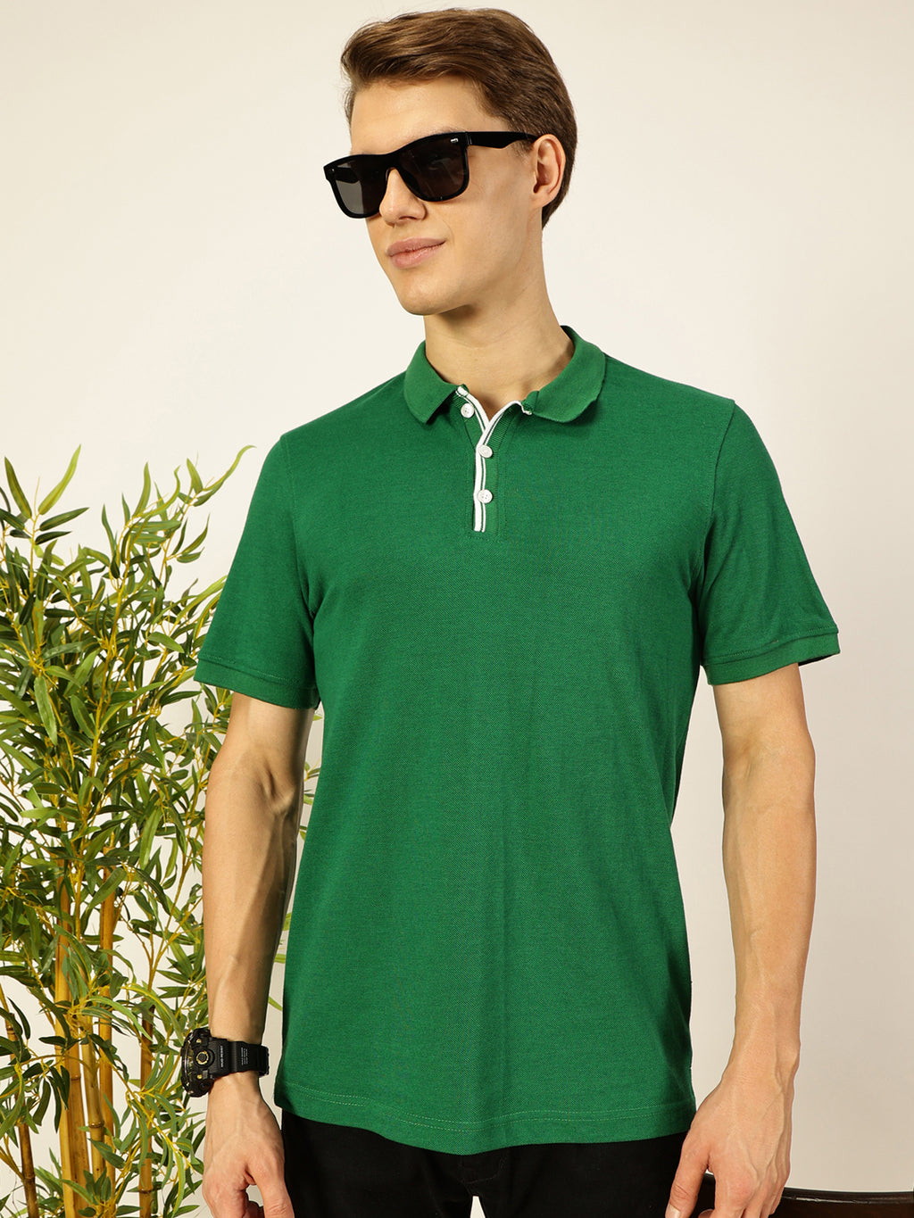 Thomas Scott Men Green Regular Fit Short Sleeves Solid Polo Collar Knit Tshirt
