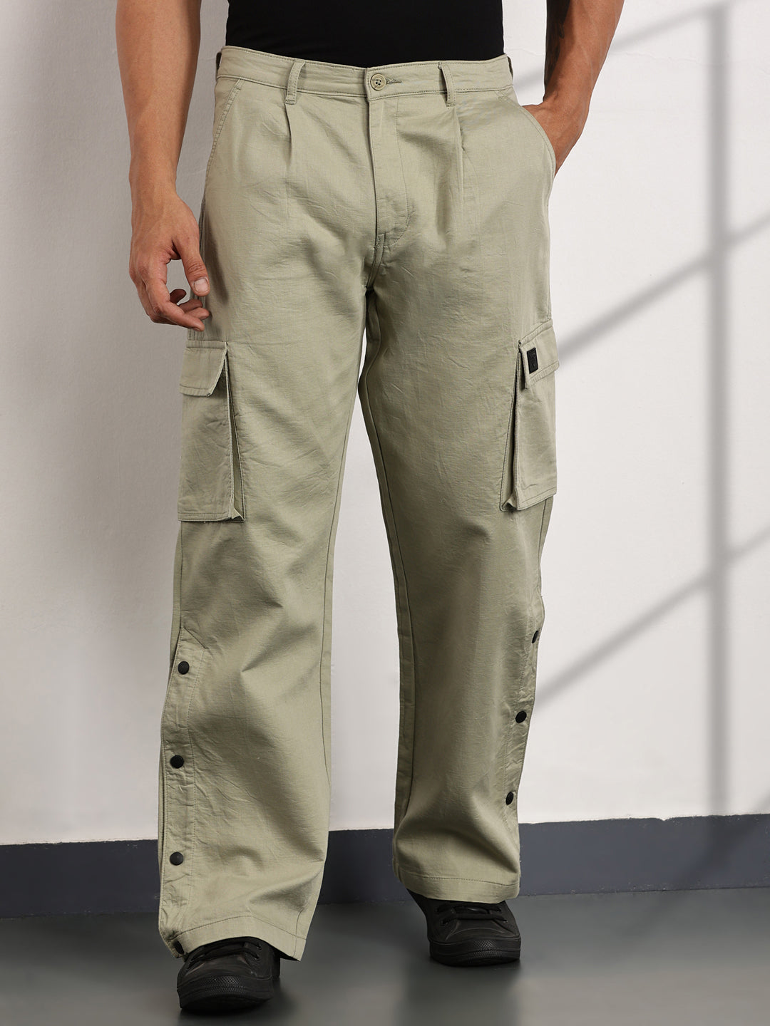 Thomas Scott Men Mint Mid-Rise Relaxed Fit Woven Cargo Trousers