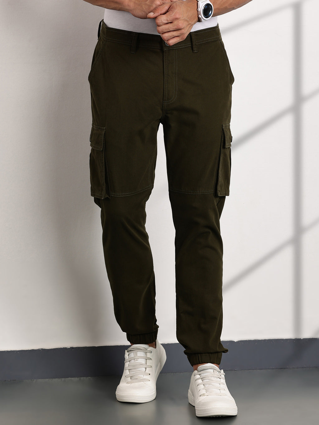 Thomas Scott Men BottleGreen Mid-Rise Slim Fit Woven Cargo Trousers