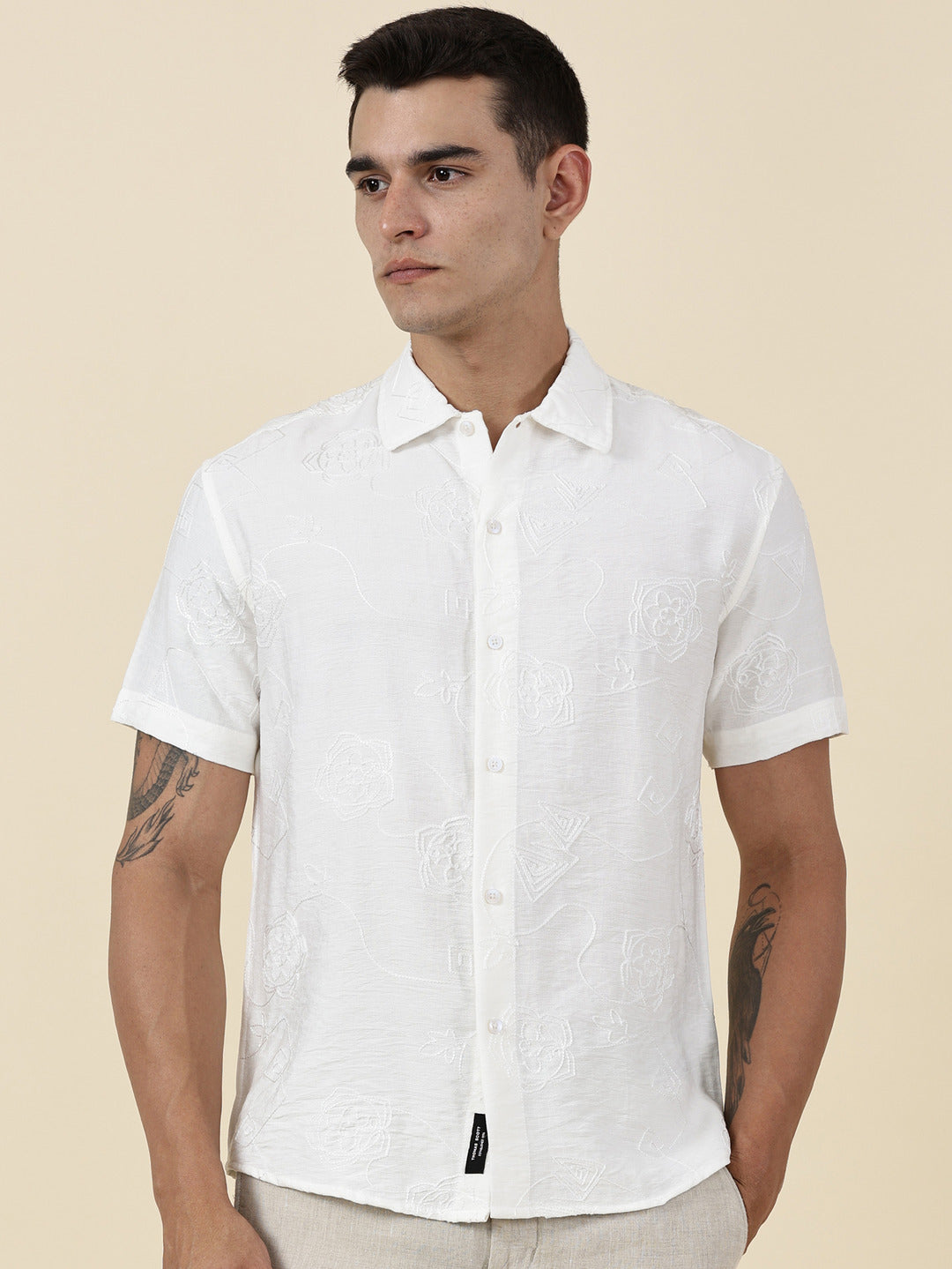 Thomas Scott Men White Regular Fit Short Sleeves Spread Collar Embroidered Shirt