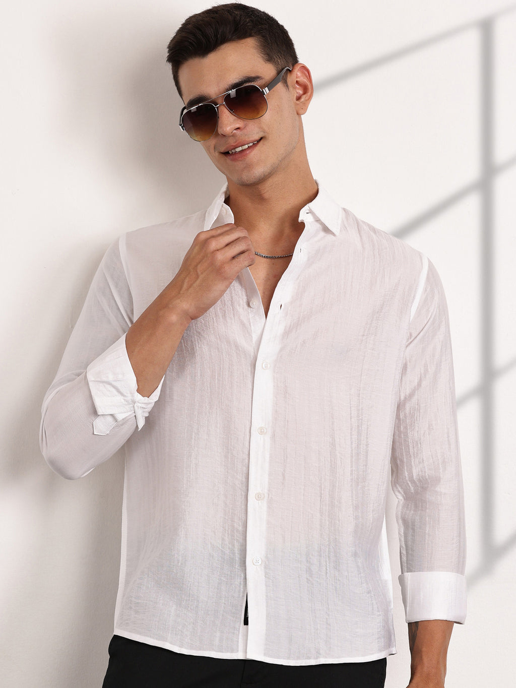 Thomas Scott Men White Slim Fit Long Sleeves Vertical Stripes Casual Shirt