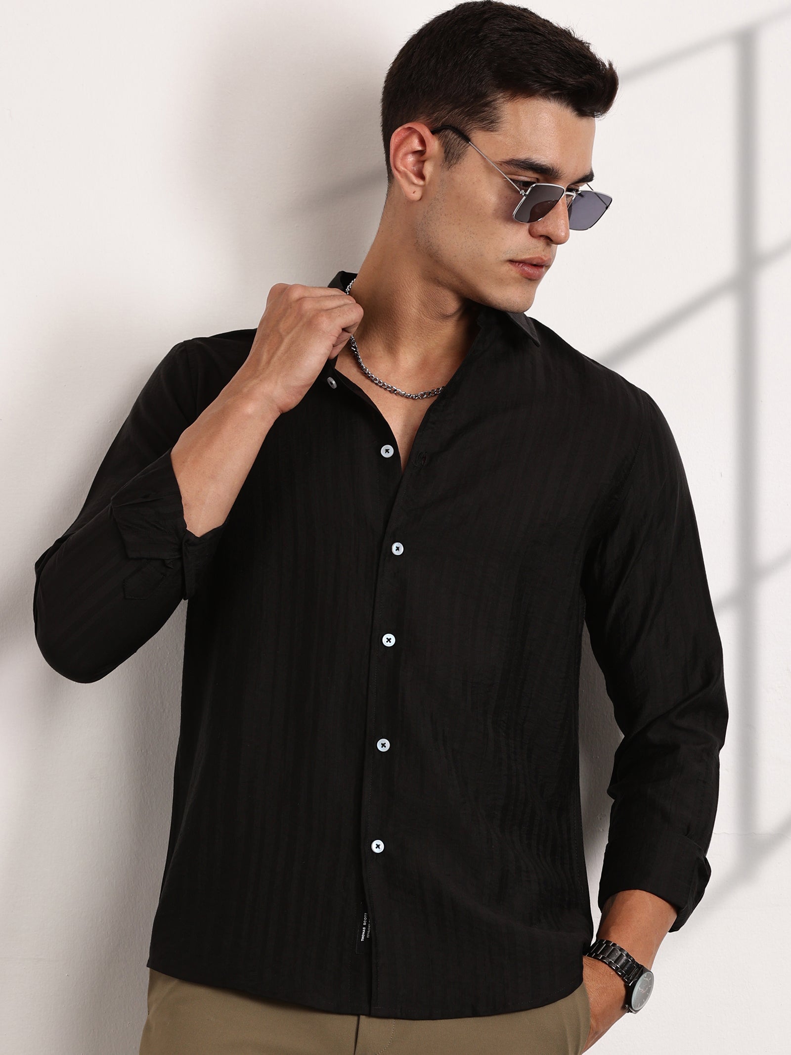 Thomas Scott Men Black Slim Fit Long Sleeves Vertical Stripes Casual Shirt