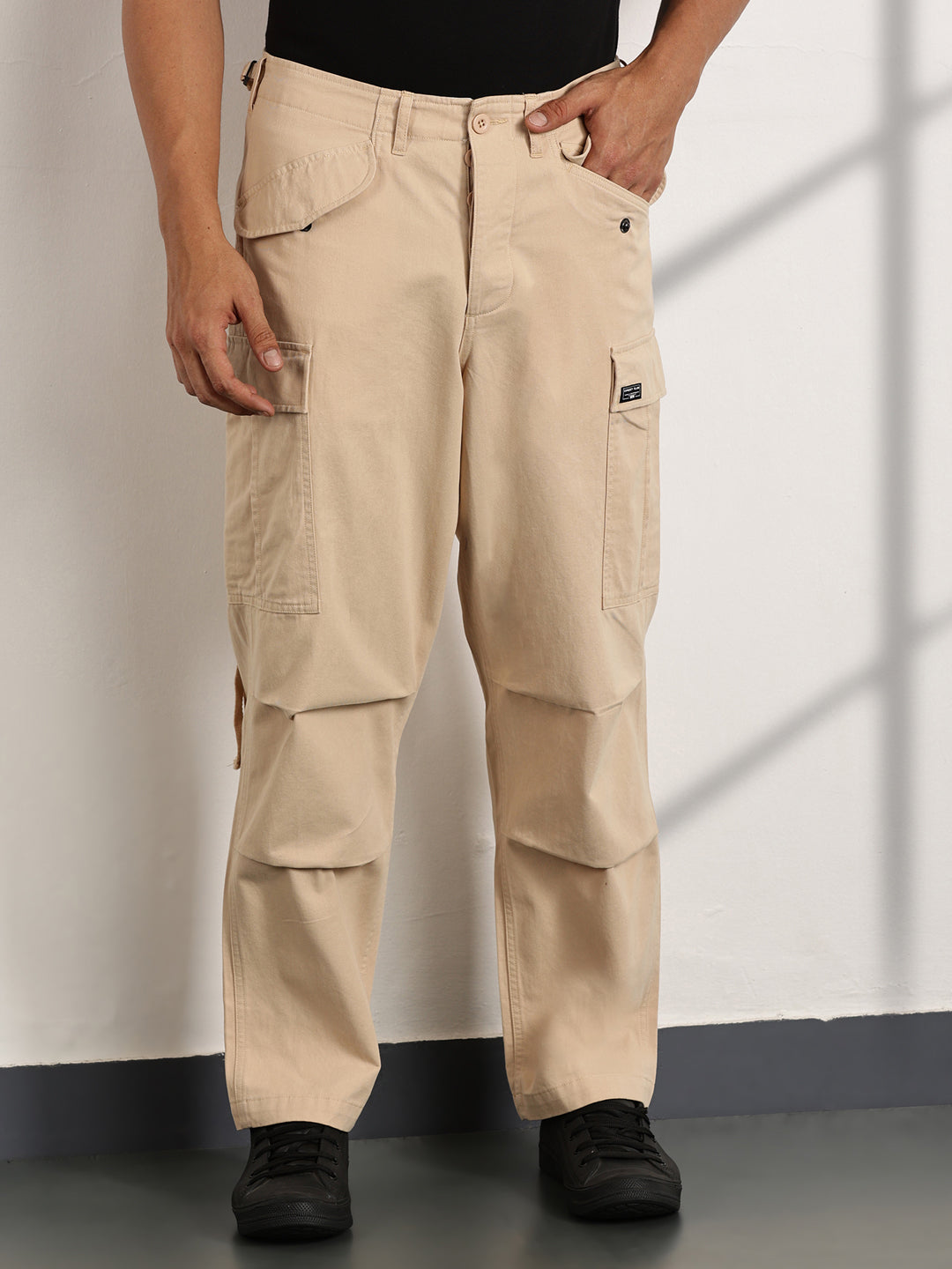 Thomas Scott Men Fawn Mid-Rise Loose Fit Cotton Woven Cargo Trouser