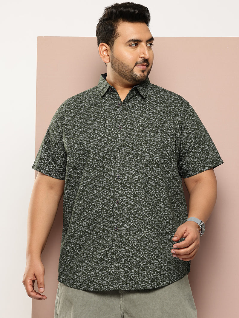 Thomas Scott Men Green Plus Size Regular Fit Short Sleeves Abstract Printed Woven Casual Shirt