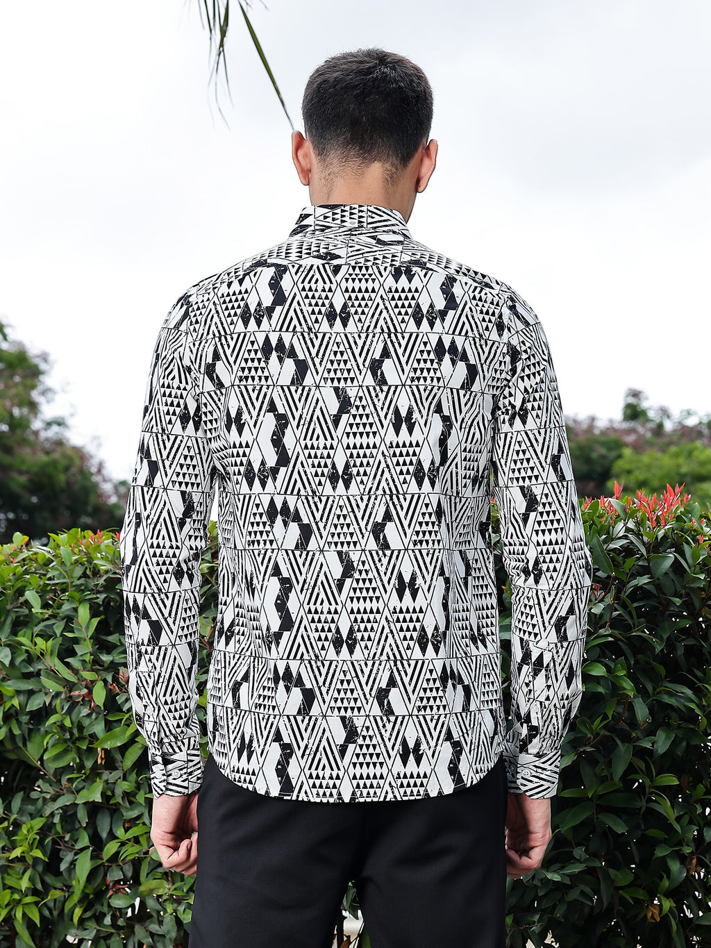 Thomas Scott Men Black Regular Fit Long Sleeves Geometric Print Pure Cotton Casual Shirt