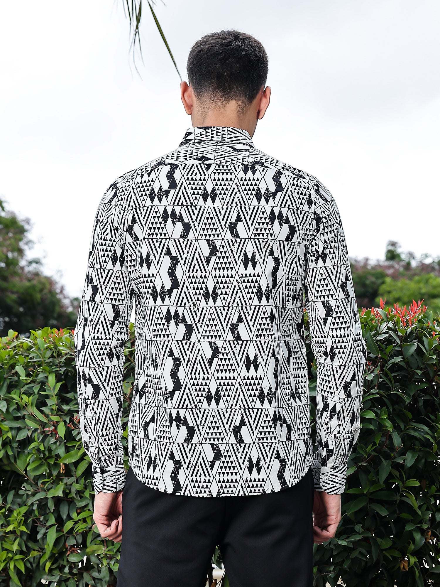 Thomas Scott Men Black Regular Fit Long Sleeves Geometric Print Pure Cotton Casual Shirt
