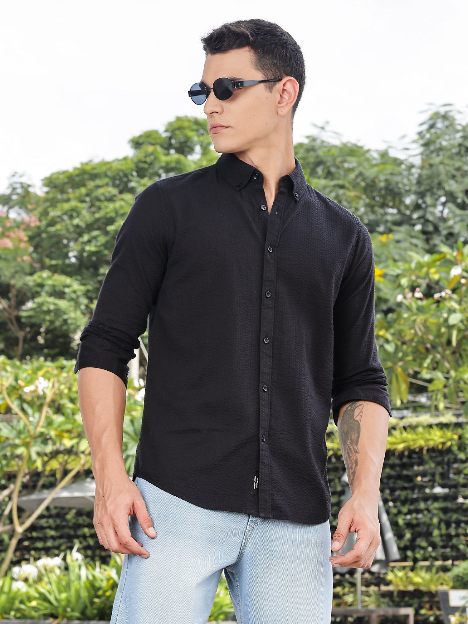 Thomas Scott Men Black Slim Fit Long Sleeves Button-Down Collar Seersucker Shirt