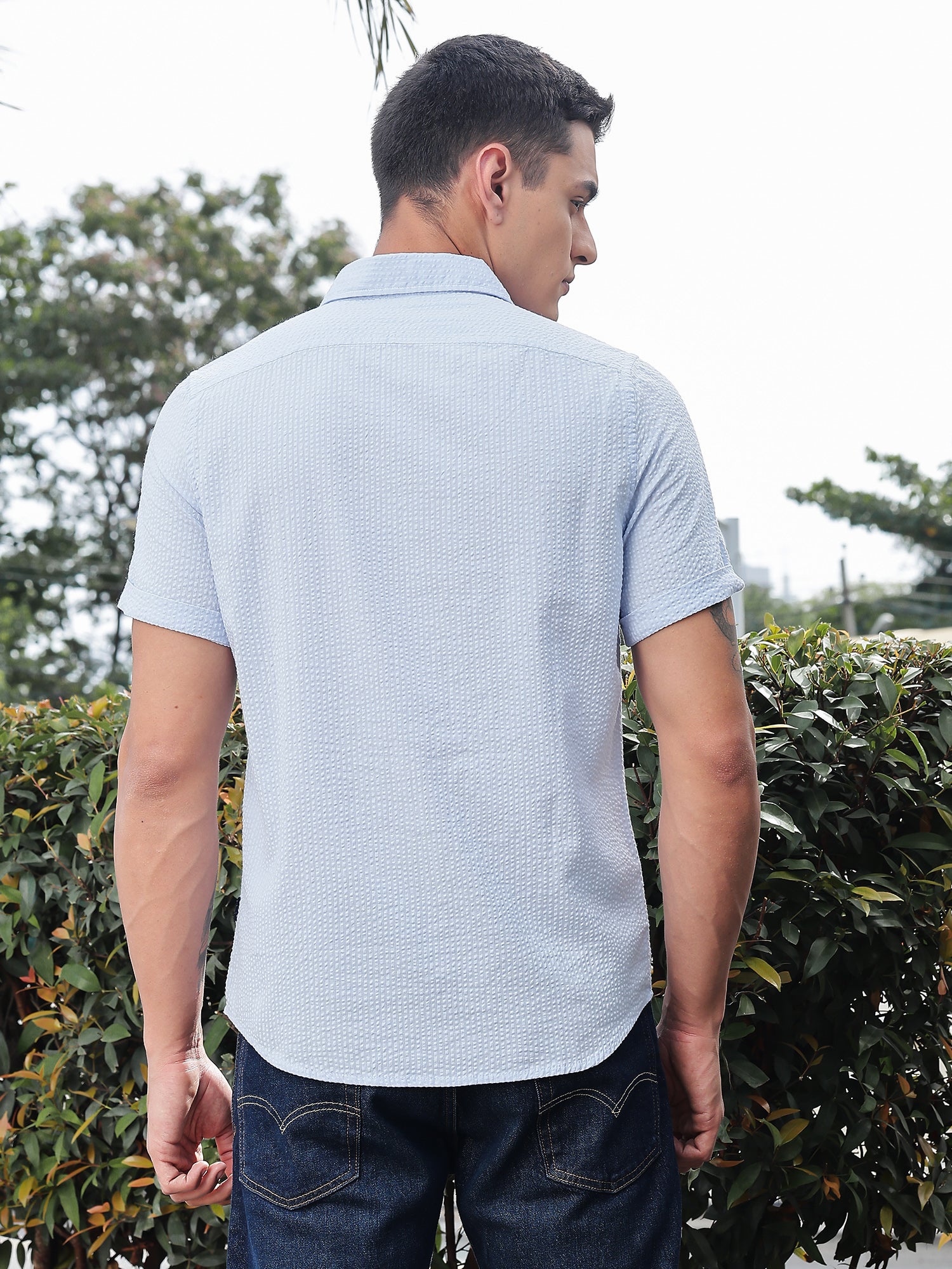Thomas Scott Men Sky Blue Slim Fit Short Sleeves Spread Collar Seer Sucker Casual Shirt
