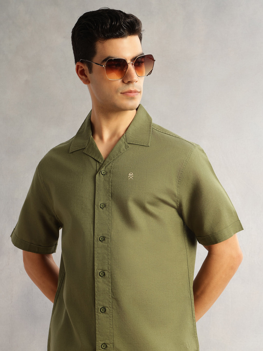 Thomas Scott Men Green Oversized Fit Short Sleeves Cuban Collar Solid Cotton Linen Casual Shirt