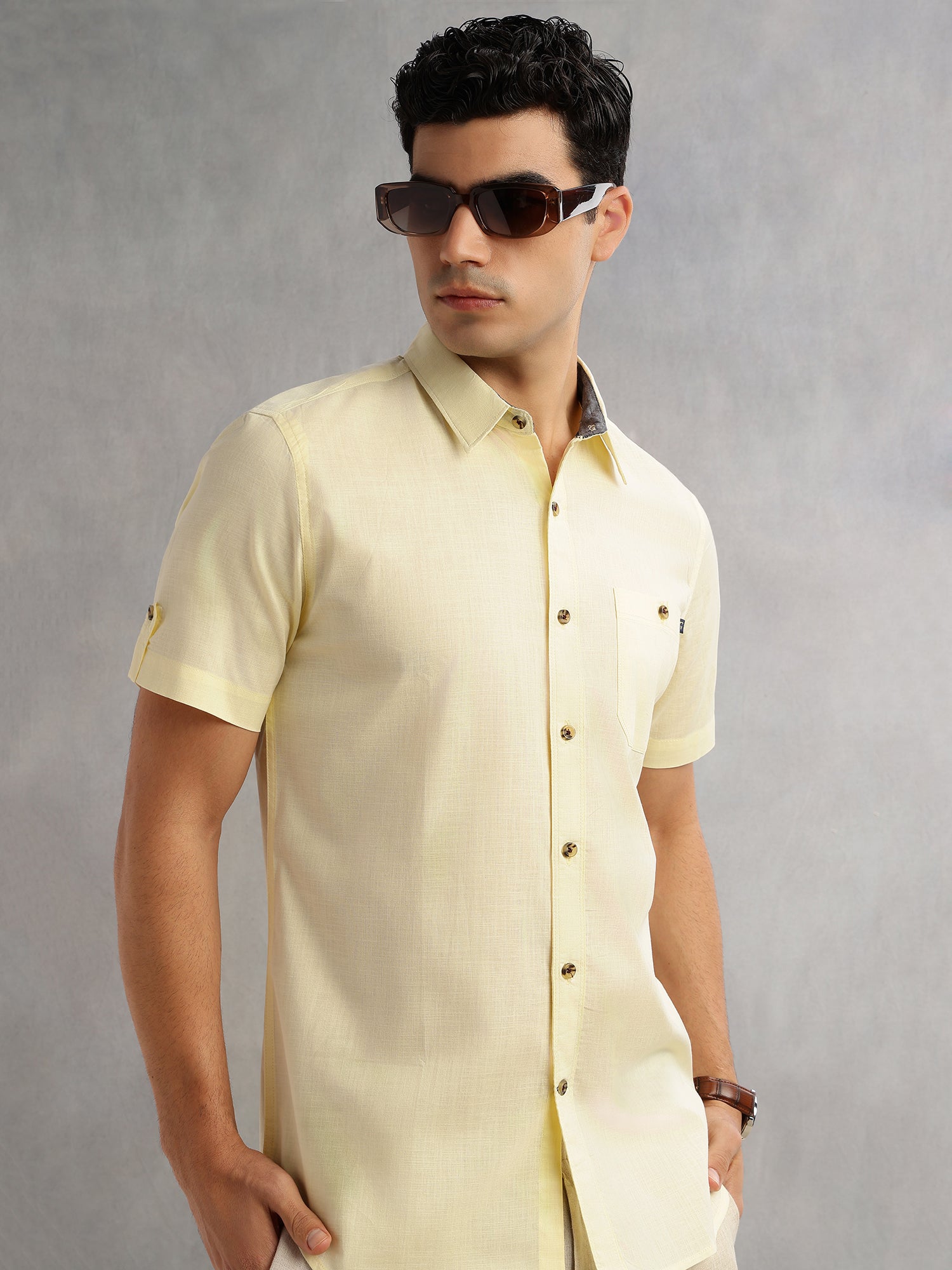 Thomas Scott Men Yellow Regular Fit Short Sleeves Spread Collar 100% Cotton Casual Shirt