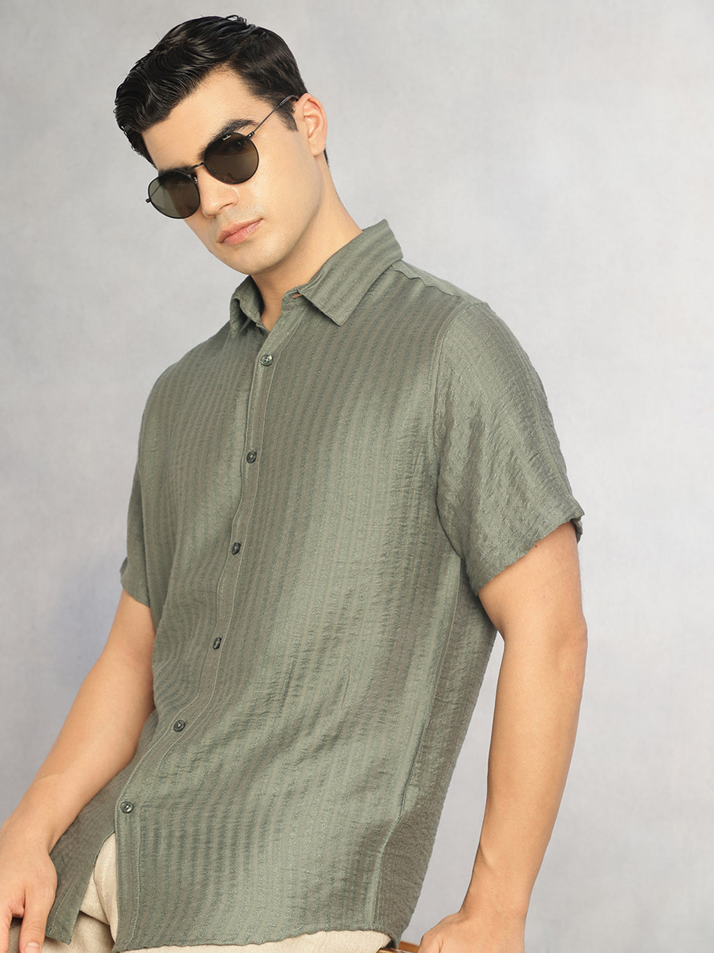 Thomas Scott Men Olive Regular Fit Short Sleeves Spread Collar Textured Polyester Casual Shirt