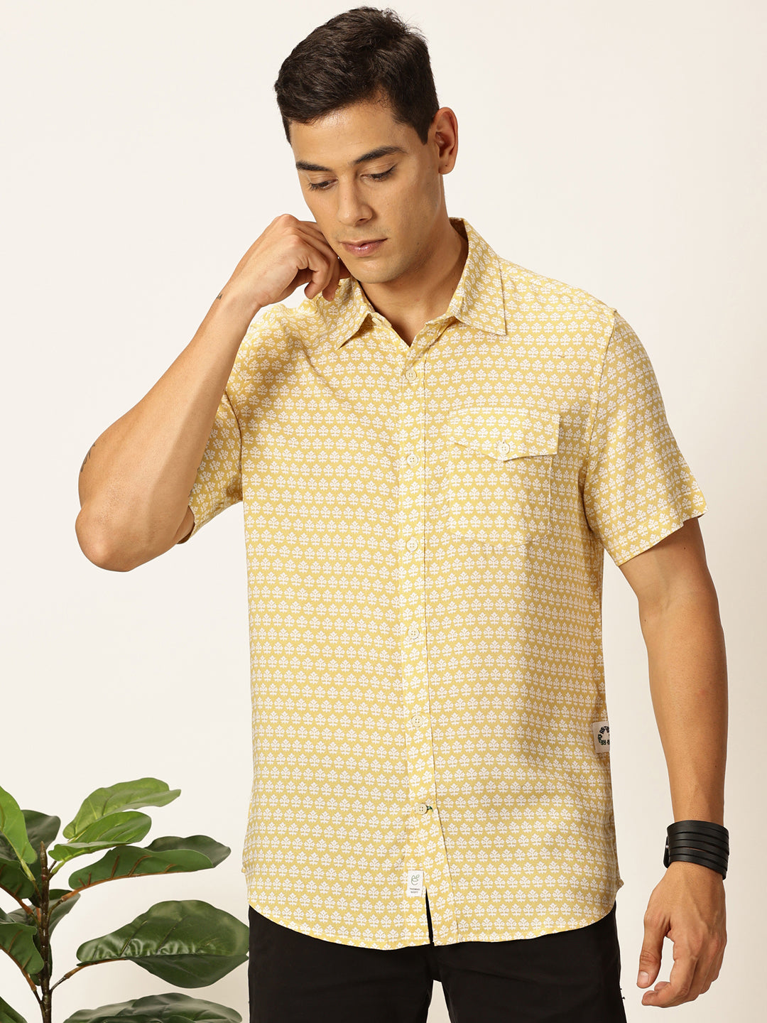 Thomas Scott Men Mustard Regular Fit Short Sleeves Spread Collar Floral Printed Casual Shirt