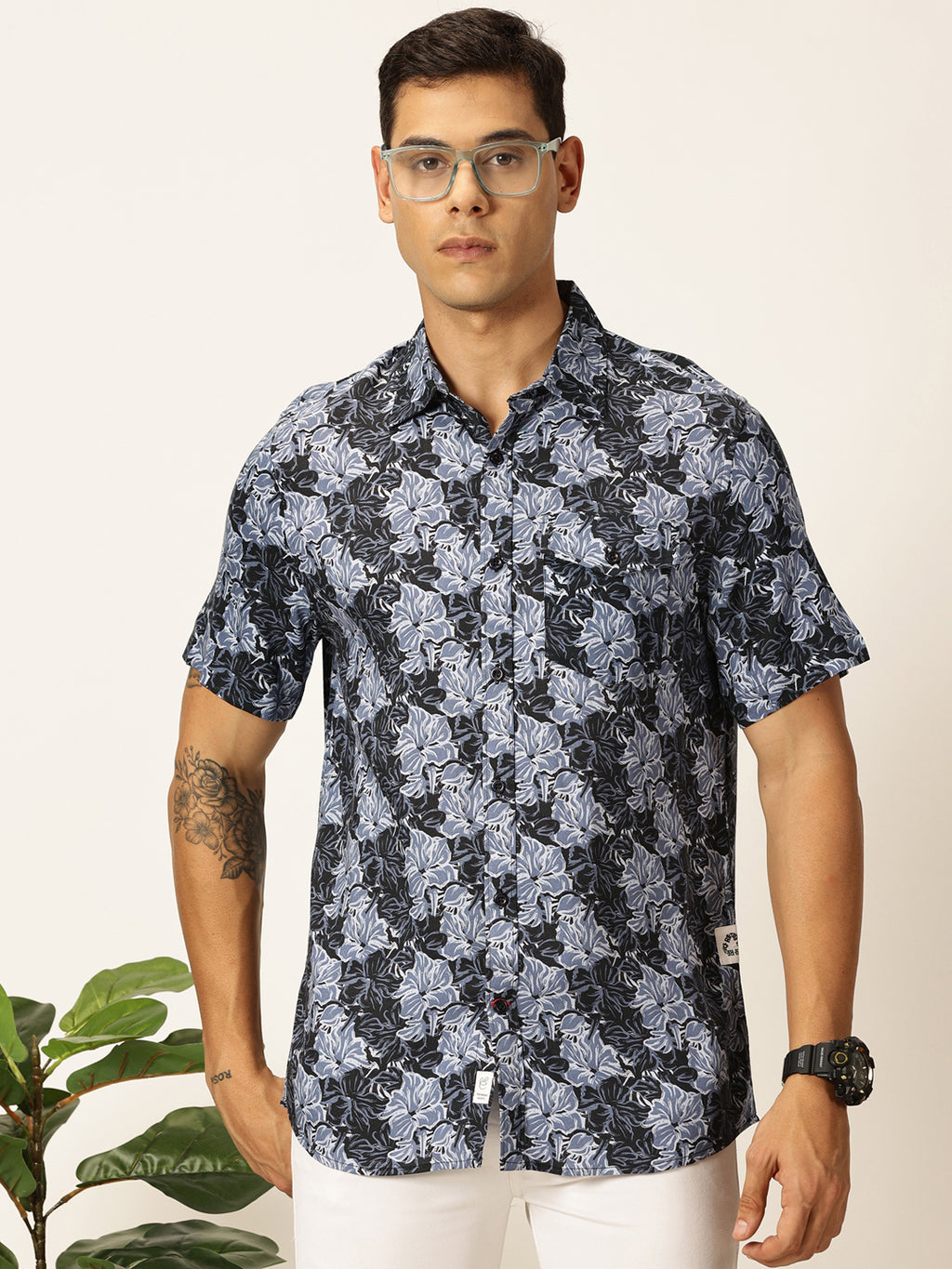 Thomas Scott Men Navy Blue Regular Fit Short Sleeves Spread Collar Floral Printed Casual Shirt