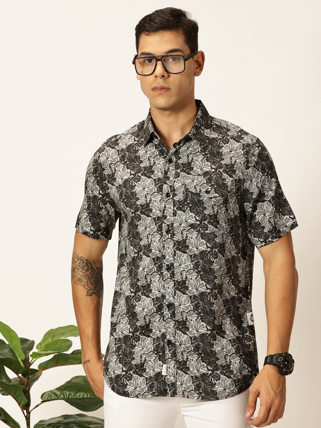 Thomas Scott Men Black Regular Fit Short Sleeves Spread Collar Floral Printed Casual Shirt