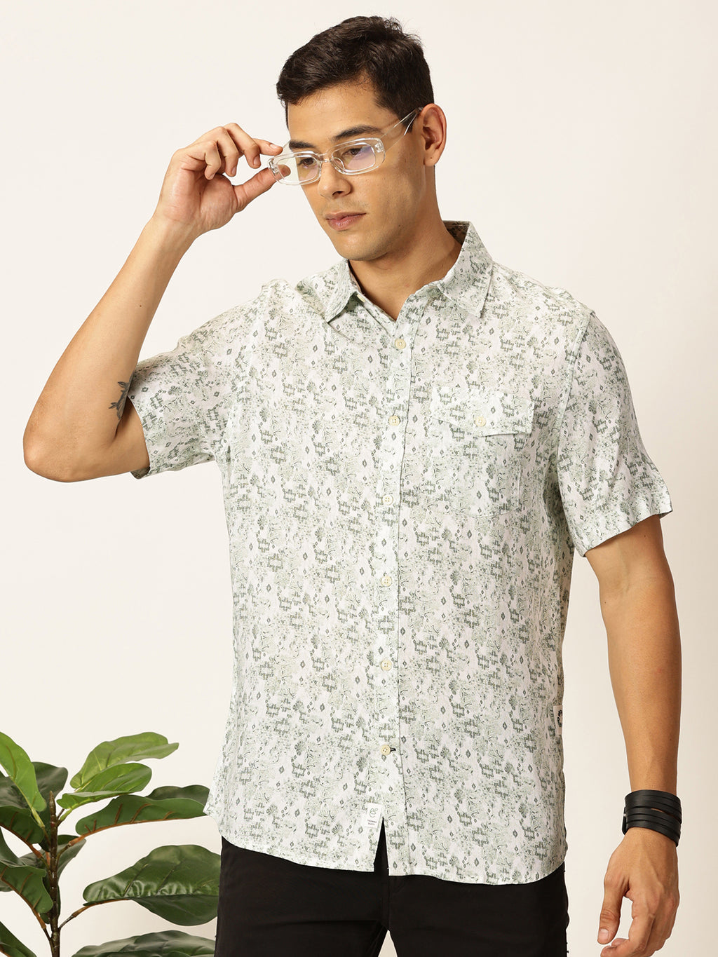 Thomas Scott Men Olive Regular Fit Short Sleeves Spread Collar Ethnic Motifs Printed Casual Shirt