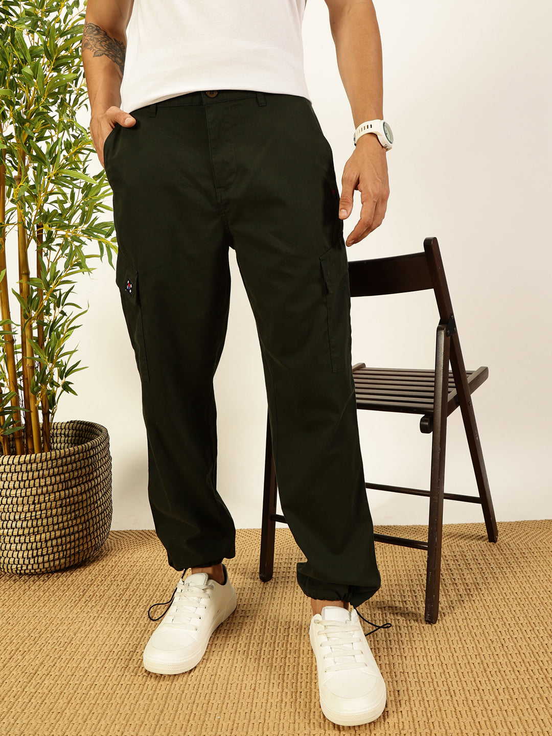 Thomas Scott Men Bottle Green Regular Fit Mid-Rise Cotton Woven Parachute Cargo Trouser